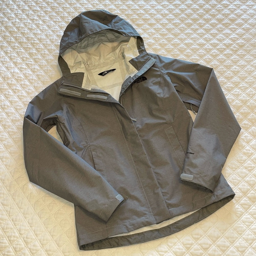 LIKE NEW THE NORTH FACE Women’s Venture 2 Waterproof Hooded XS